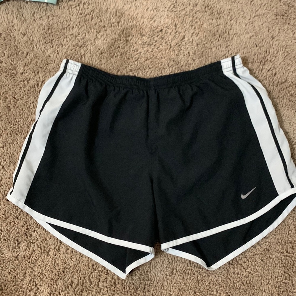 Nike dry fit women’s size medium, black and white